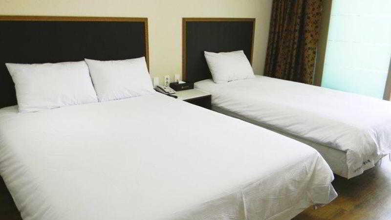 Sims Hotel Jeju Exteriör bild