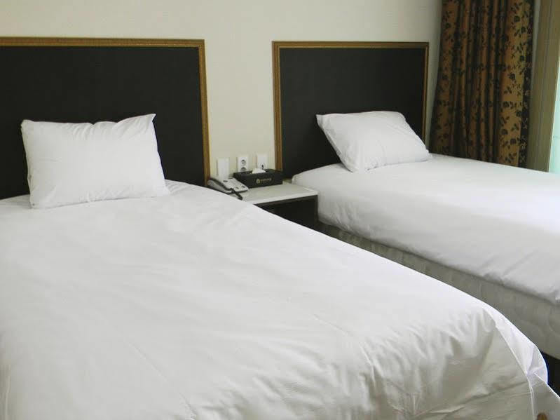 Sims Hotel Jeju Exteriör bild