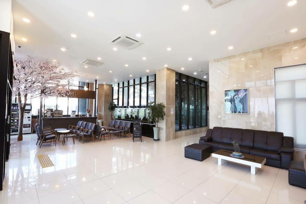 Sims Hotel Jeju Exteriör bild