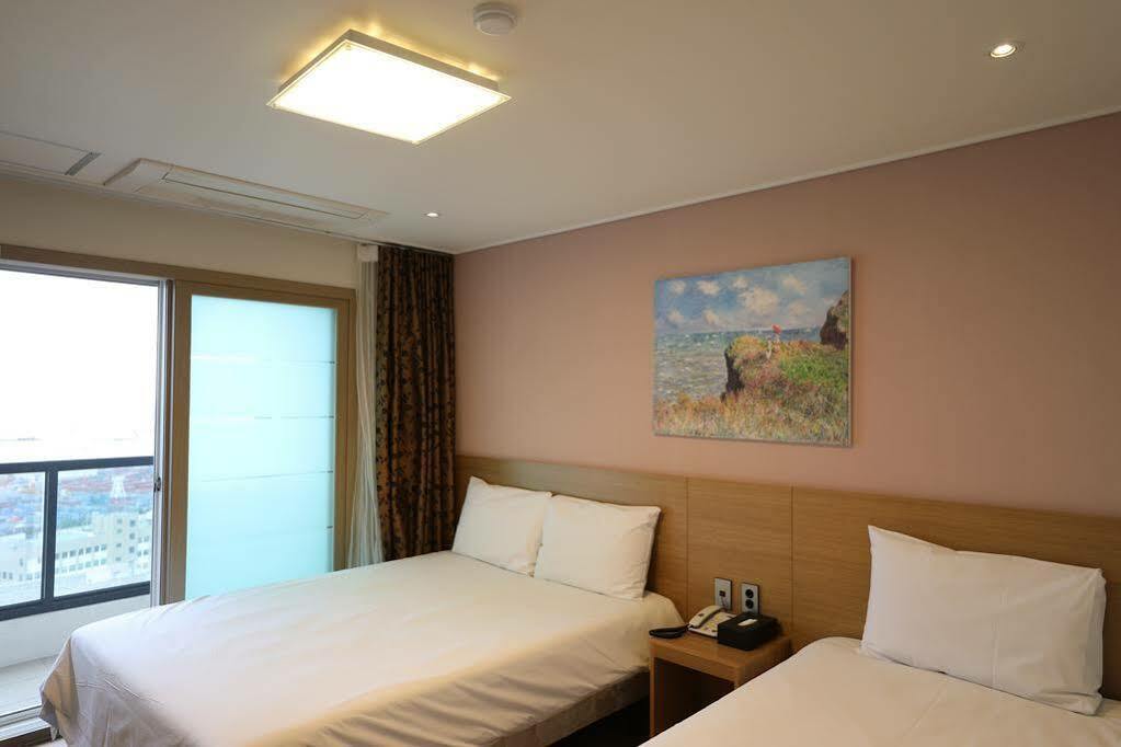 Sims Hotel Jeju Exteriör bild