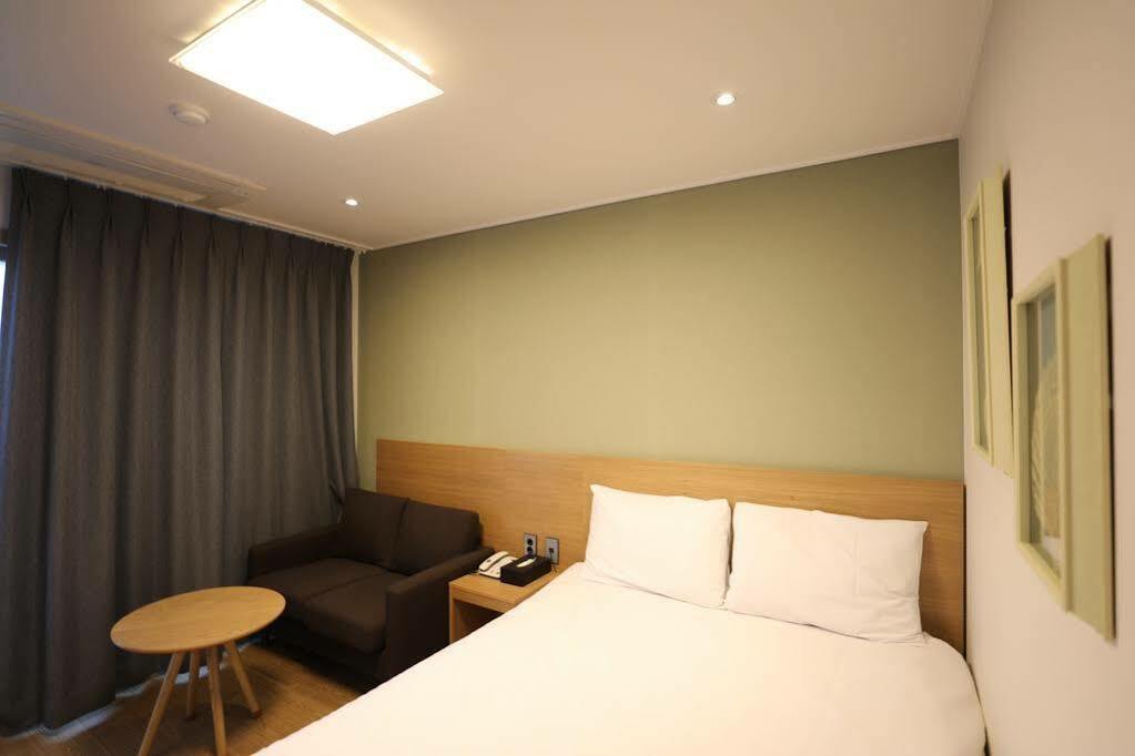 Sims Hotel Jeju Exteriör bild