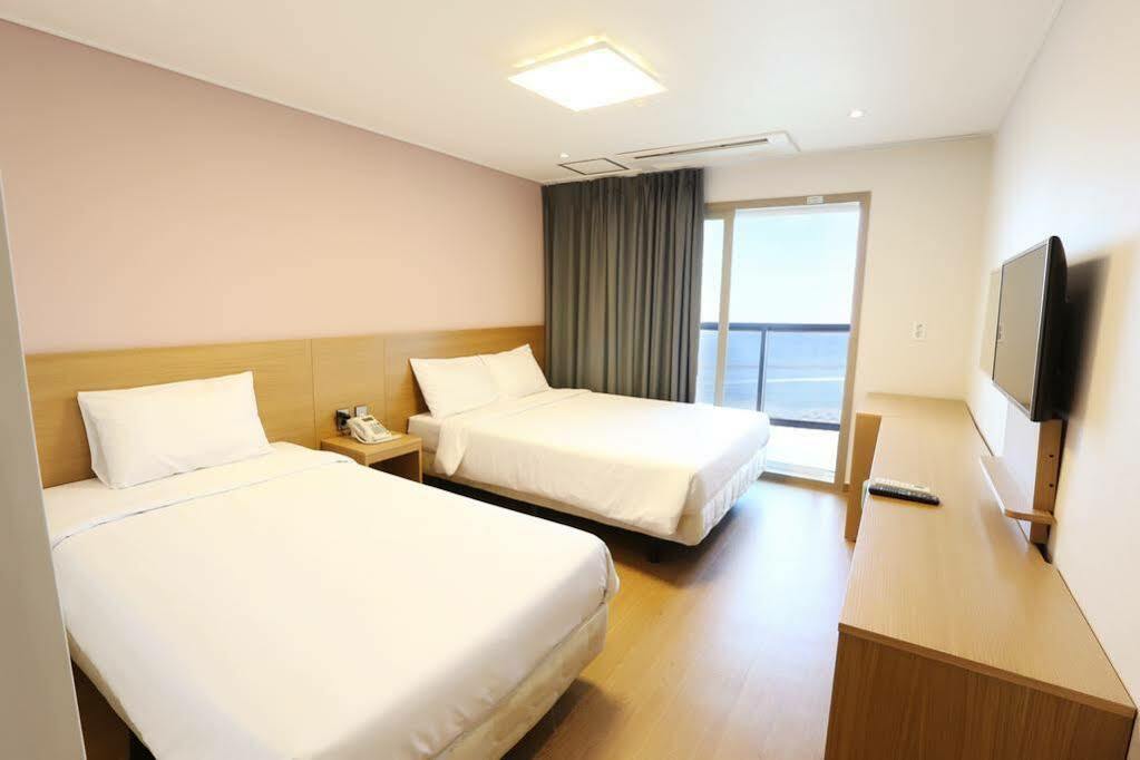 Sims Hotel Jeju Exteriör bild