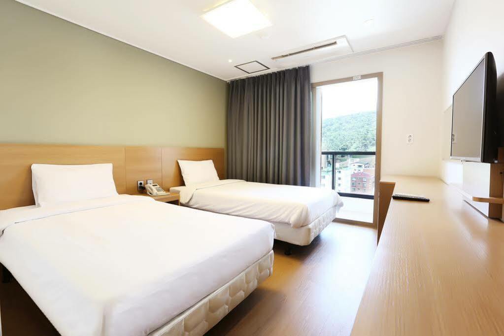 Sims Hotel Jeju Exteriör bild